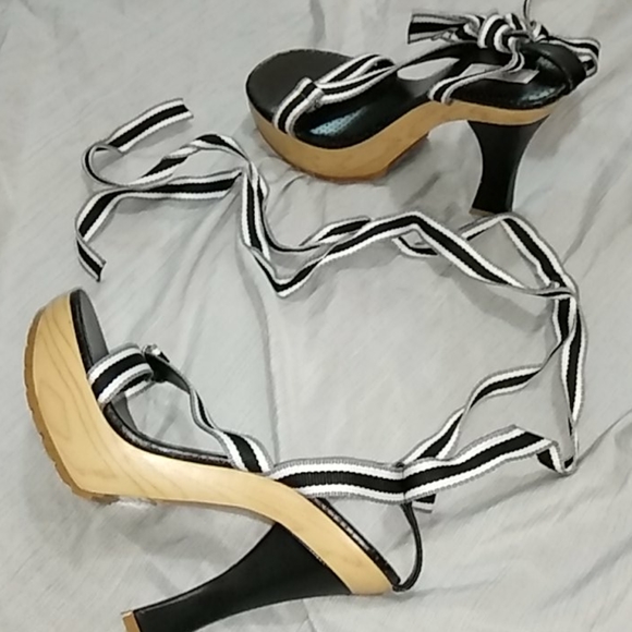 NWT women's heeled strap-up Sandler's tie up calf - Picture 8 of 11